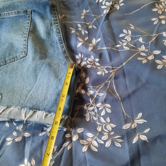 Great Expectations Distressed Maternity Denim Jean Shorts  - Size L - Picture 13 of 14